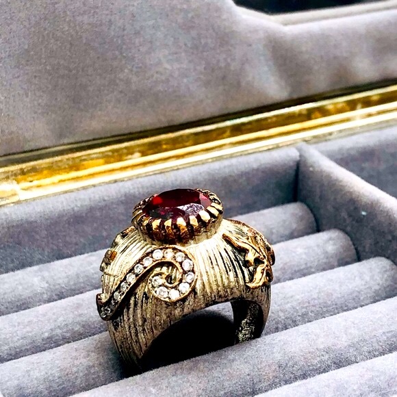 Rare Vintage Ornate Rhinestone Ring - Picture 15 of 16